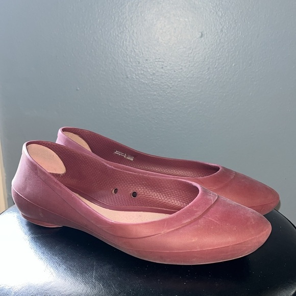 Crocs Women's Lina Ballet Flat, maroonish/pink color, women’s size 8 - Picture 4 of 9